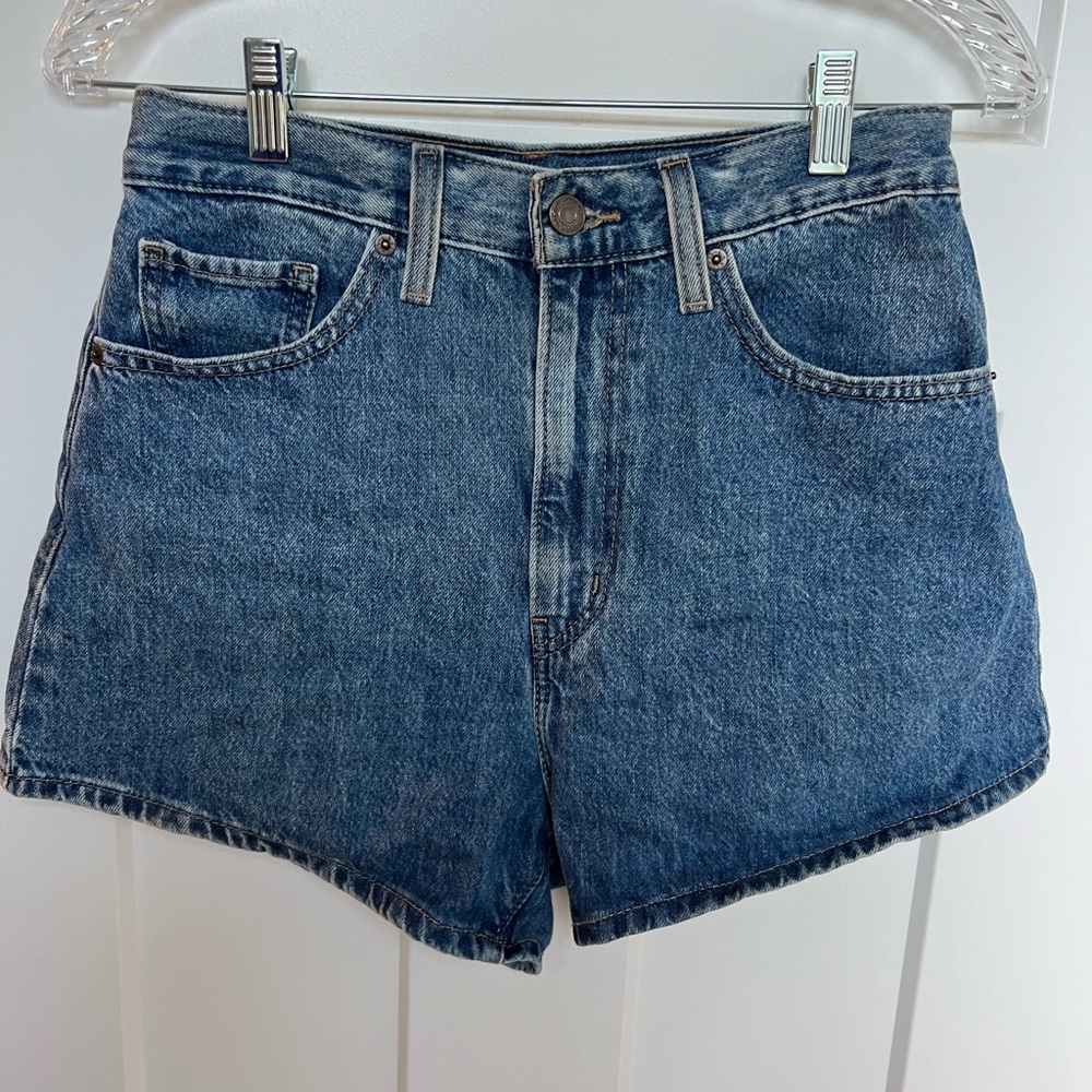 Levi’s Mom Jean Shorts size 27